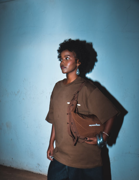 MWEZI SIDE BAG [BROWN]