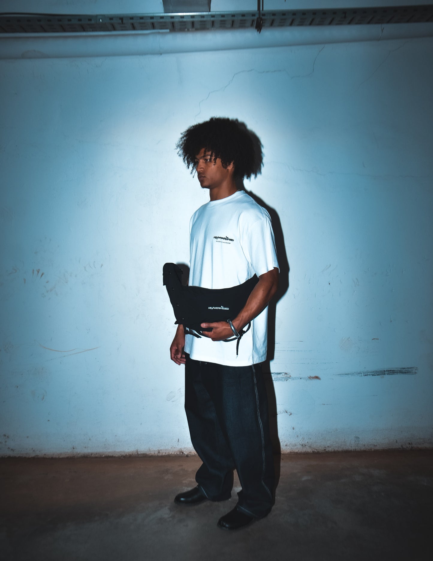 MWEZI SIDE BAG [BLACK]